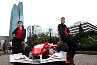 Dalam event tersebut juga dihadirkan mobil Ferrari F1 dari Italia, dan perangkat balap originalnya.