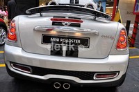 MINI Cooper S versi atap terbuka tersebut dibanderol dengan harga Rp 679 juta sebelum pajak.