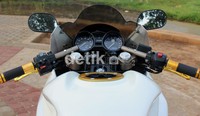 Untuk suspensi depan, Ducati 1198 versi V-ixion ini mengadopsi milik Byson. Bagian Footstep, Yoshimura. Dan untuk menambah kenyamanan berkendara Ega memilih Stang Jepit.