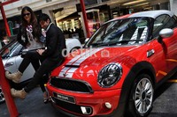MINI Cooper S Coupe yang didatangkan dari Inggris ini menyajikan kenikmatan berkendara dengan mesin 4 silinder in line mesin 1.598 cc Twin scroll turbochanger, direct fuel injection.