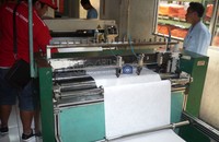 Proses pencetakan saringan.