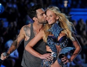 Putus Cinta, Adam Levine Jomblo!