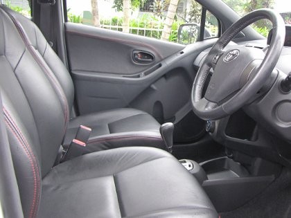 Jalanan Macet, Seorang Ibu Melahirkan di Mobil