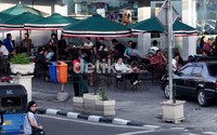 Awal tahun lalu Pemda DKI Jakarta melakukan iventarisir sementara jumlah minimarket yang tercatat sebanyak 2.162 gerai. Dari jumlah itu, 1.383 tidak memiliki izin lengkap, 712 tidak berizin dan hanya 67 yang memiliki izin lengkap.