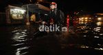 Kali Pesanggrahan Meluap, Jalan Terendam