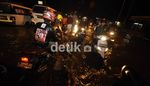 Kali Pesanggrahan Meluap, Jalan Terendam