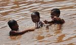 Keceriaan di Tengah Banjir