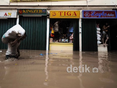 Terendam Banjir, Pasar Cipulir Lumpuh Total