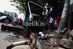 Ugal-ugalan, 2 Kopaja Tabrak Pohon & Tiang Listrik