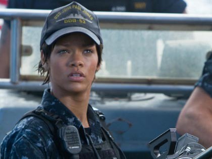 Rihanna Tersiksa Latihan Militer untuk Battleship