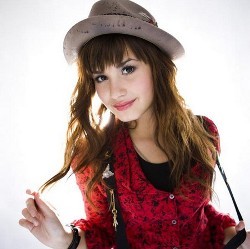 Demi Lovato Naksir Personel One Direction