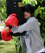 Raffi Ahmad Syuting FTV Bareng Mitha The Virgin