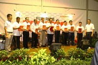Acara pembagian plakat peserta Polygon Gowes CEO 2012 di Ecopark Ancol, 30 Maret.