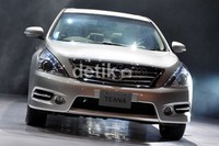 Di eksterior tampak desain baru headlamp bi-xenon dengan projector lens dan sistem AFS (Adaptive Front Lighting) yang memberikan rasa aman ketika berkendara di malam hari.