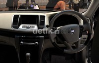 Pada interior, desain baru meter cluster menciptakan pandangan yang lebih jelas terlebih dengan adanya fasilitas MID (Multi0information Display) yang menyediakan berbagai informasi mulai dari konsumsi bahan bakar, jarak perjalanan maupun suhu udara.