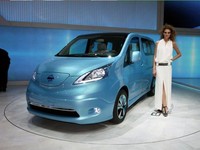 Nama Evalia sendiri digunakan Nissan sebagai nama lain dari NV200. MPV dan mobil van yang sudah dikenal di Eropa.