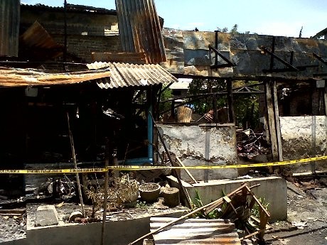 Dipicu Kelompok Bertopeng, 5 Rumah Dibakar Dalam Bentrok Warga di Palu
