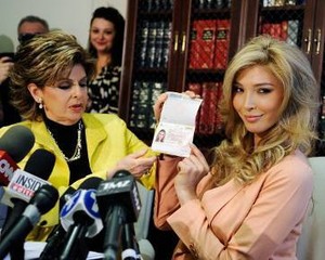 Model Transgender Akan Tuntut Bos Miss Universe, Donald Trump