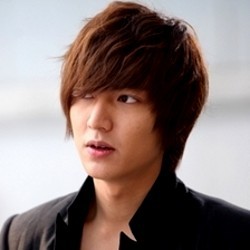 Terlalu Banyak Fans Hadir, Lee Min Ho Batalkan Acara