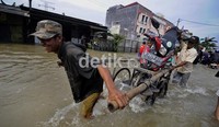Untuk jasa ini, mereka mematok tarif Rp 25-35 ribu.