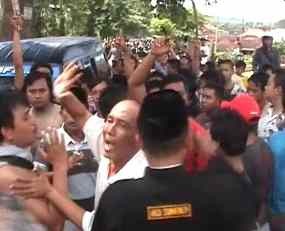 Senggolan Saat Konser Dangdut, Warga Tiga Desa Perang Batu