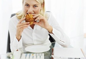Tempat Kerja Bisa Bikin Diet Gagal