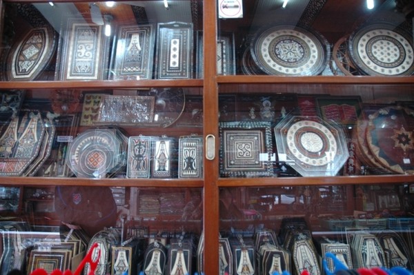 Souvenir khas Makassar di Somba Opu (southcelebes.wordpress.com)