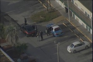 Tangkap Buronan, Tim SWAT Kepung Sebuah Hotel di Florida