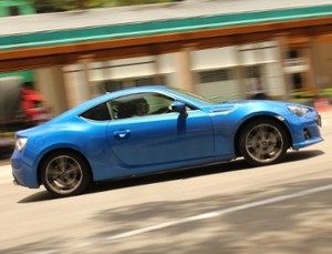 Menaklukkan Si Seksi Subaru BRZ