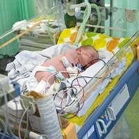 63 Tenaga Medis Berjuang Demi Selamatkan 1 Bayi dari Demam Aneh