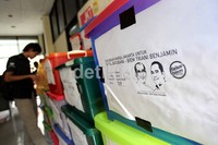 42 boks tersebut berisi 38.352 KTP dukungan untuk bakal calon gubernur DKI Jakarta jalur independen, Faisal-Biem.