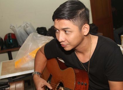 Demi \Sayang\, Ungu Rela Digantung-gantung Demi \Sayang\, Ungu Rela Digantung-gantung