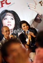 Indah Dewi Pertiwi di Antara Teman Terindah