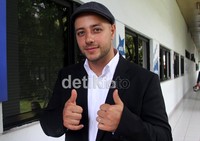 Maher berpose saat ditemui di Studio RCTI, Kebon Jeruk, Jakarta Barat, Kamis (5/4/2012). Gus Mun/detikcom.