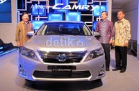 Manajemen PT Toyota-Astra Motor dalam acara peluncuran di Jakarta, Rabu 4 April 2012.