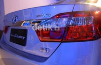 Bagian belakang Camry hybrid. Camry hybrid menjadi flagship Camry di Indonesia.
