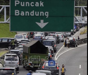 Lalu Lintas ke Arah Puncak Macet Sejak Pintu Tol Ciawi