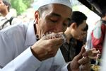Cagub Jokowi Makan Siang di Warteg
