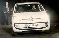 Volkswagen Up! mengalahkan pesaingnya yang merupakan mobil raksasa seperti BMW Seri 3 dan Porsche 911. (wcoty).