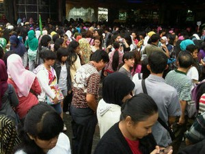 Antrean Tiket Super Junior di Twin Plaza Bikin Macet ke Arah Grogol