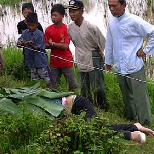 Warga Tangerang Menyemut di TKP Mayat Berjilbab