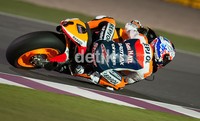 Casey Stoner berhasil jadi pembalap tercepat di sesi latihan bebas kedua yang digelar di Sirkuit Losail. Catatan waktunya adalah satu menit 55,960 detik. (Jalu Pamuncar)