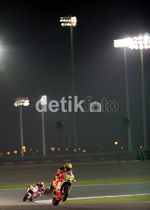 Stoner-Lorenzo Sengit di Latihan Bebas