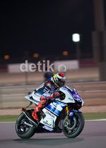 Stoner-Lorenzo Sengit di Latihan Bebas