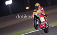 Valentino Rossi masih tak mampu menunjukkan penampilan terbaiknya di FP 2. Tapi dibanding hari sebelumnya, posisi yang dia raih lebih baik yakni urutan 10. (Jalu Pamuncar)