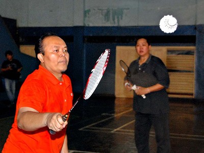Rayakan Ultah, Hidayat Nurwahid Main Bulutangkis