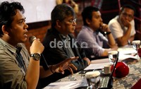 Selain Helmi pihak lain yang ikut menentang sekaligus hadir sebagai pembicara dalam diskusi yang digelar di kawasan Panglima Polim, Jakarta, yaitu staf pengajar resolusi konflik Universitas Paramadina dan Direktur Program Imparsial serta Direktur Elsam Wahyudi Djafar