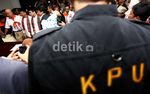 Hendardji-Riza Serahkan KTP Dukungan ke KPUD