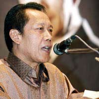 Bang Yos Semangati Demonstran di Depan Gedung DPR