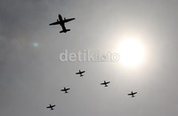Pesawat TNI yang melakukan atraksi antara lain 6 pesawat Sukhoi SU-27/30, 7 F-16 A/B, 11 pesawat Hawk-109/209, 8 pesawat KT-1B, 6 T-34 Charlie, 2 Cessna, 1 heli Basarnas, 3 C-130 HS/BT, 7 EC-120 B, 1 C-212, dan 1 CN-235.